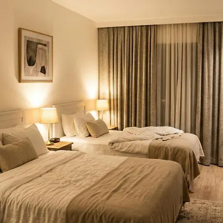 Bas Aparthotel *