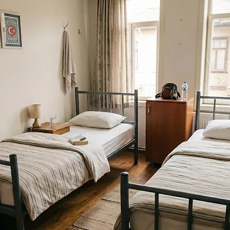 Aparthotel Bas *